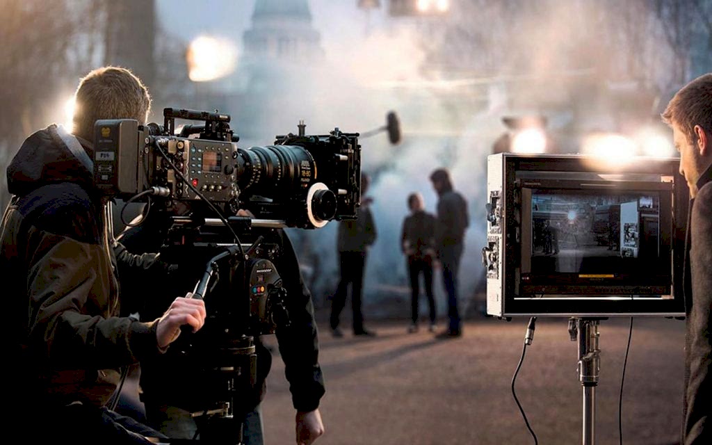 Tanıtım filmi tasarımı, markanızın hikayesini güçlü bir şekilde ileterek izleyicilerde kalıcı bir etki bırakmanın en etkili yoludur. Profesyonel ekip ve yaratıcı yaklaşımımızla, markanızı en iyi şekilde temsil eden etkileyici tanıtım filmleri üretiyoruz.