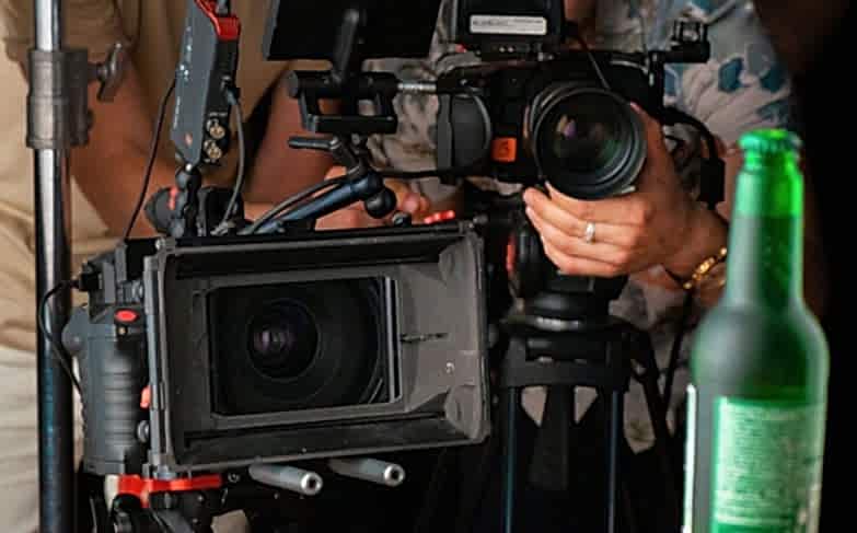 Ürünlerinizi öne çıkarın! Profesyonel ekibimizle ürün tanıtım filmleri üretiyoruz. Görsel çekiciliği ve etkileyici anlatımıyla markanızın öyküsünü izleyicilere aktararak ürünlerinizi vurguluyoruz. İzleyiciyi etkilemek ve satışları artırmak için özel çözümler sunuyoruz.